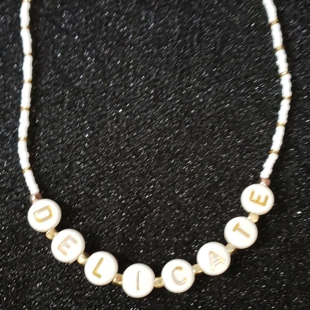Taylor Swift Delicate Elastic Beaded Necklace Handmade - Picture 5 of 5
